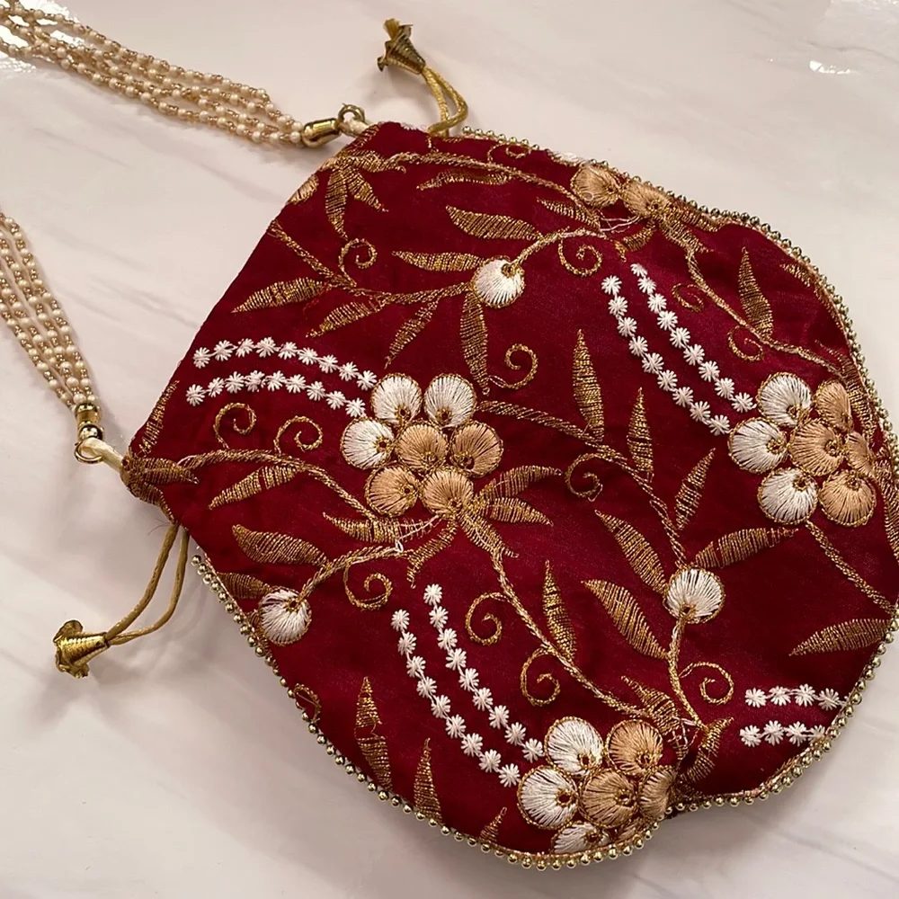 Small Embroidered Hand Bag - Picture 1 of 7